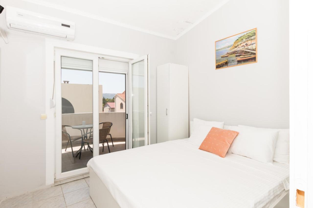 Apartments Dovana Kaštela Екстериор снимка