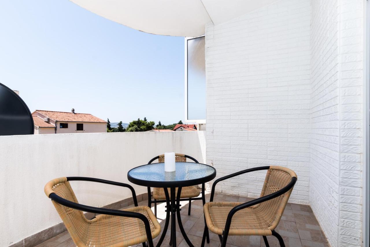 Apartments Dovana Kaštela Екстериор снимка