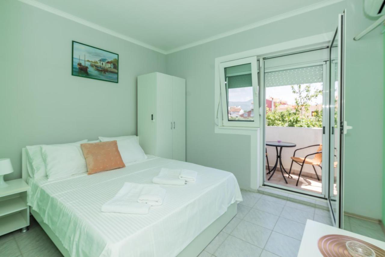 Apartments Dovana Kaštela Екстериор снимка
