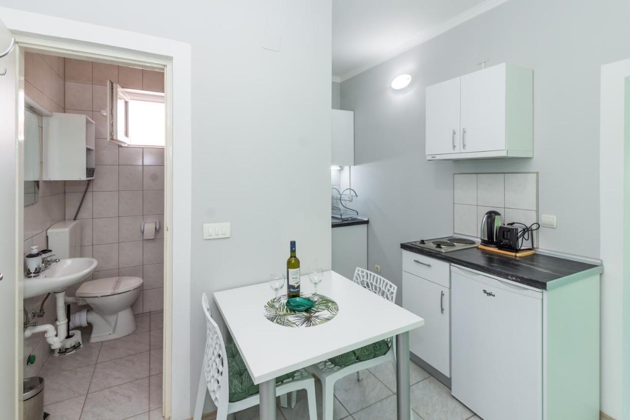 Apartments Dovana Kaštela Екстериор снимка