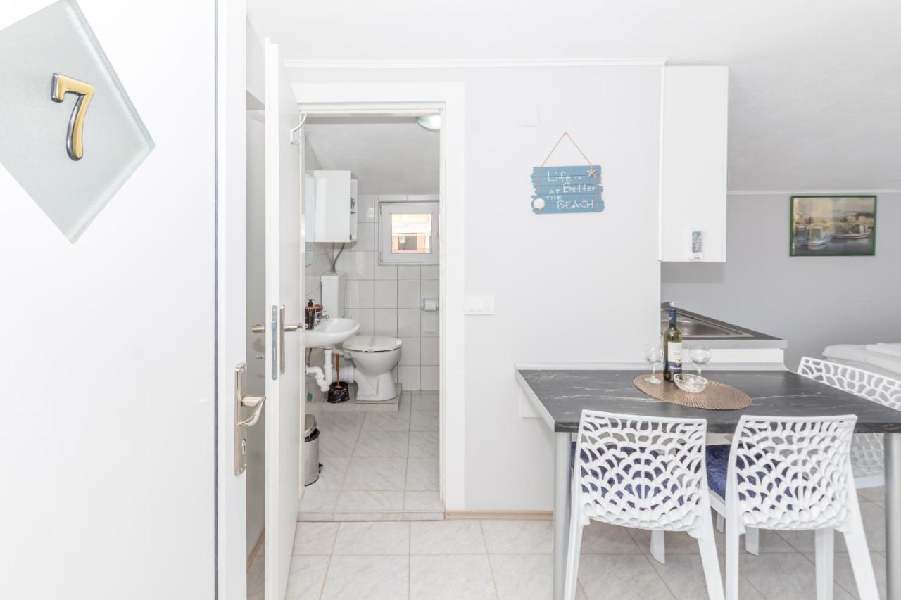 Apartments Dovana Kaštela Екстериор снимка