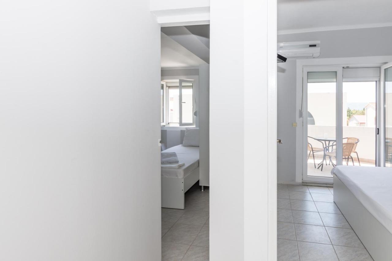 Apartments Dovana Kaštela Екстериор снимка