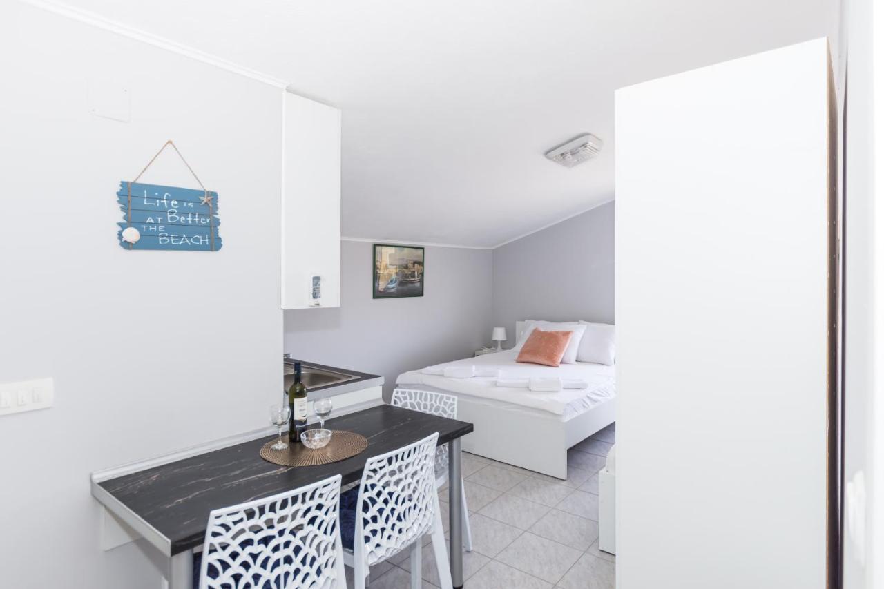 Apartments Dovana Kaštela Екстериор снимка